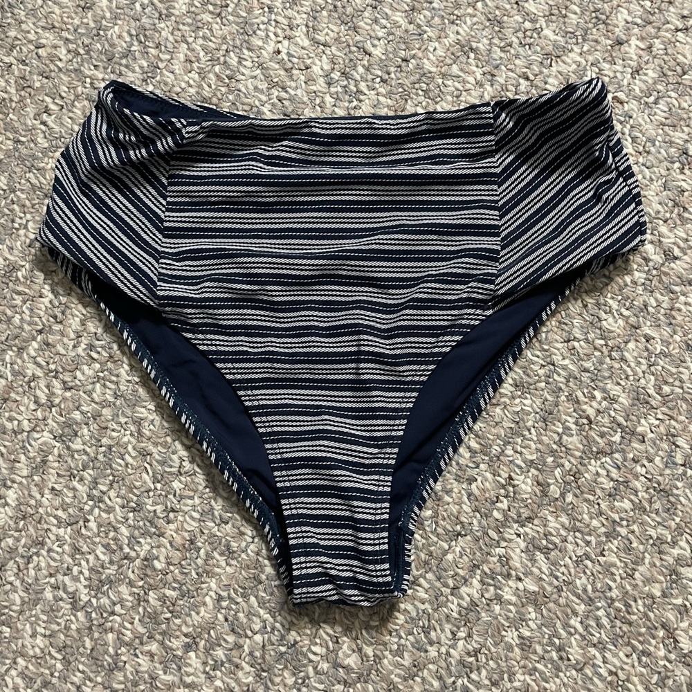 BOGO 50%๐ Bikini Set - Picture 2 of 9